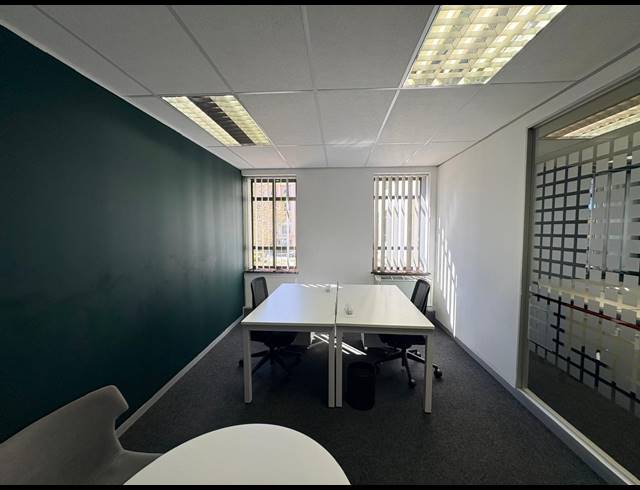 62M² SERVICED OFFICE TO LET IN FOURWAYS